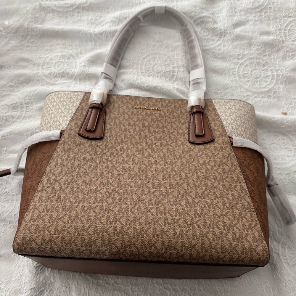 SOLD_Michael Kors Signature Brown and Cream Tote